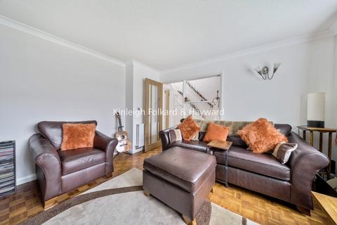 2 Capel Close, Bromley, BR2 8LX