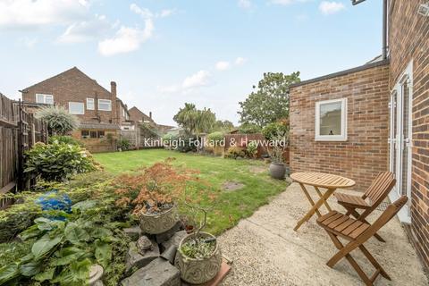 2 Capel Close, Bromley, BR2 8LX