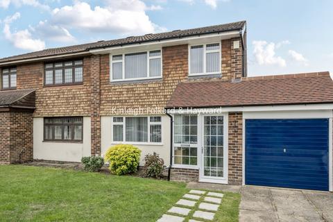 2 Capel Close, Bromley, BR2 8LX