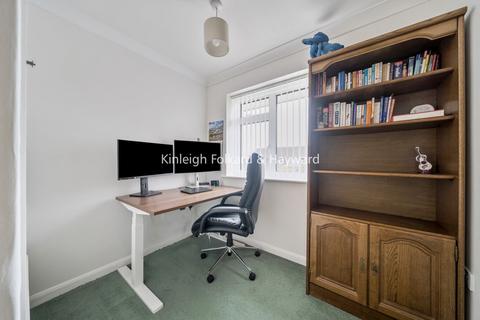2 Capel Close, Bromley, BR2 8LX