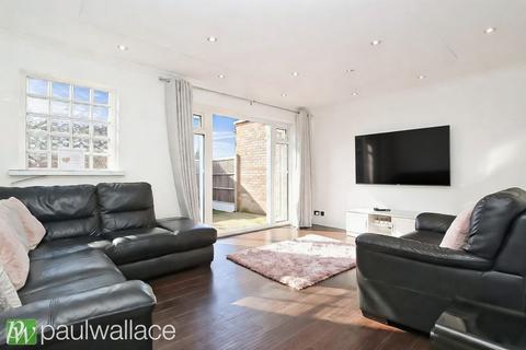 3 bedroom terraced house for sale, Tunfield Road, Hoddesdon
