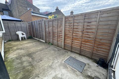 2 bedroom maisonette for sale, Latimer Road, Forest Gate, London, E7