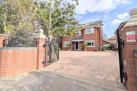 undefined, Golf at - York Road, Birkdale - Sleeps 10