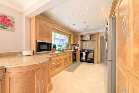 undefined, Golf at - York Road, Birkdale - Sleeps 10