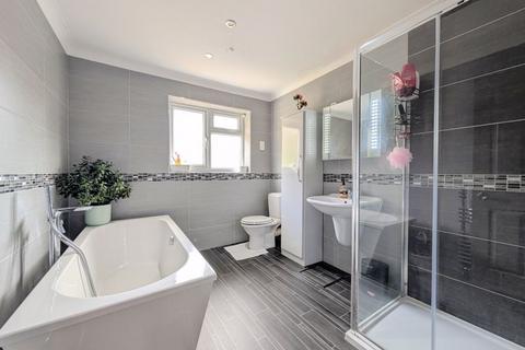 undefined, Golf at - York Road, Birkdale - Sleeps 10