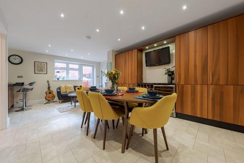 undefined, Golf Open 2026 - Crescent Road, Birkdale - Sleeps 14 (walking distance to golf)