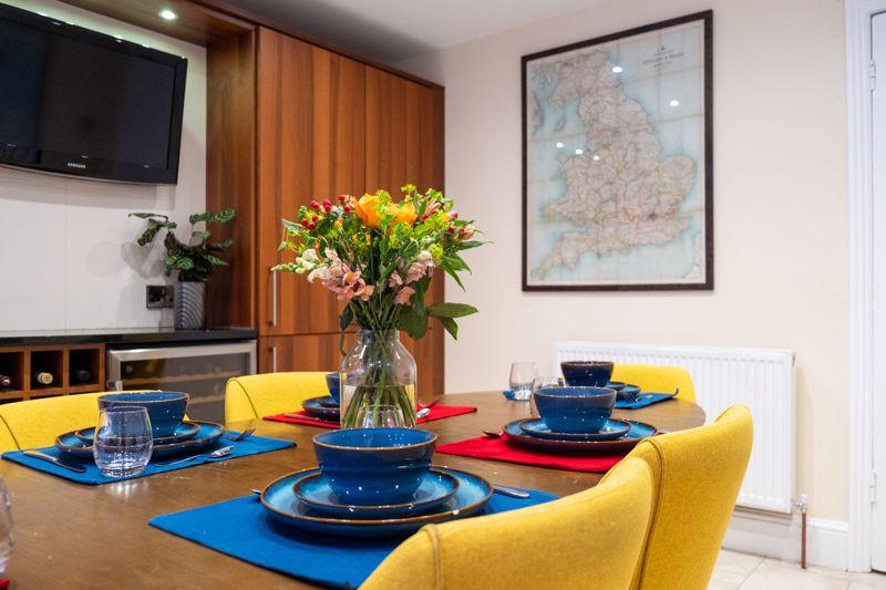 Kitchen/ Breakfast