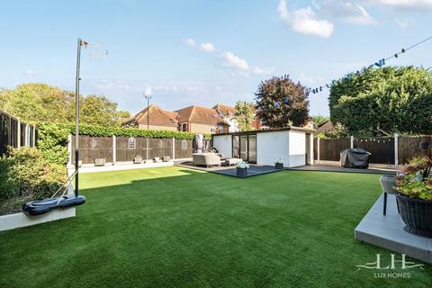4 bedroom bungalow for sale, Gidea Avenue, Romford