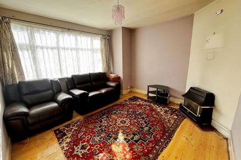 3 bedroom semi-detached house for sale, Bennetts Avenue, Greenford