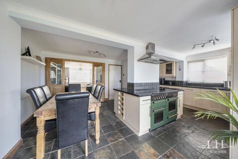 3 bedroom bungalow for sale, Ashway, Old Corringham,