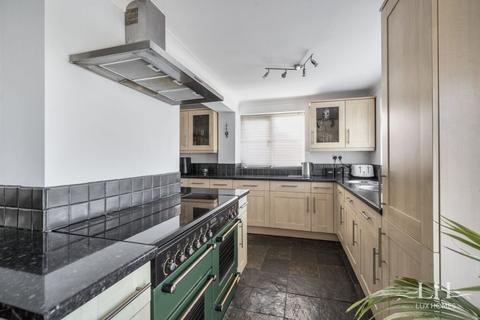 3 bedroom bungalow for sale, Ashway, Old Corringham,