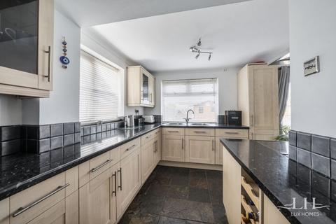 3 bedroom bungalow for sale, Ashway, Old Corringham,