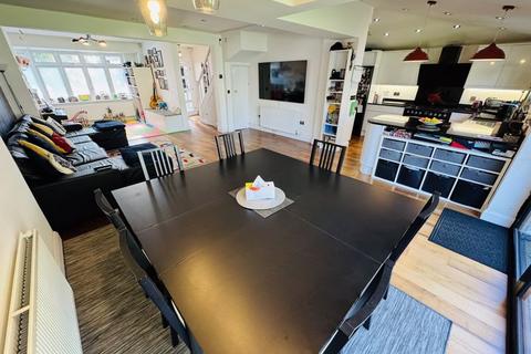 4 bedroom end of terrace house for sale, Wood End Lane, Northolt