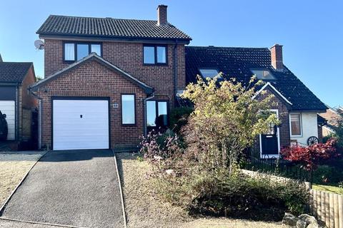 3 bedroom semi-detached house for sale, Cotswold Close, Calne SN11