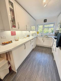 2 bedroom apartment for sale, Cheyne Court, Surrey Road