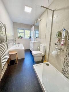 2 bedroom apartment for sale, Cheyne Court, Surrey Road