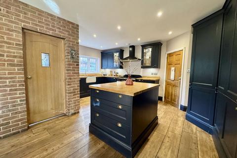 4 bedroom detached house for sale, Hathern Road, Loughborough LE12