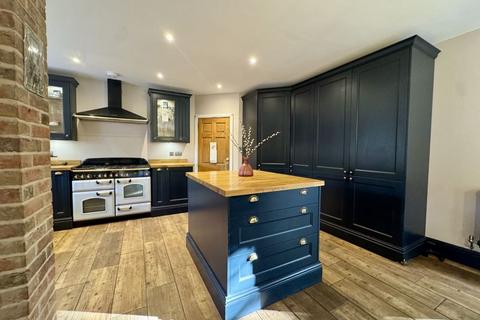 4 bedroom detached house for sale, Hathern Road, Loughborough LE12