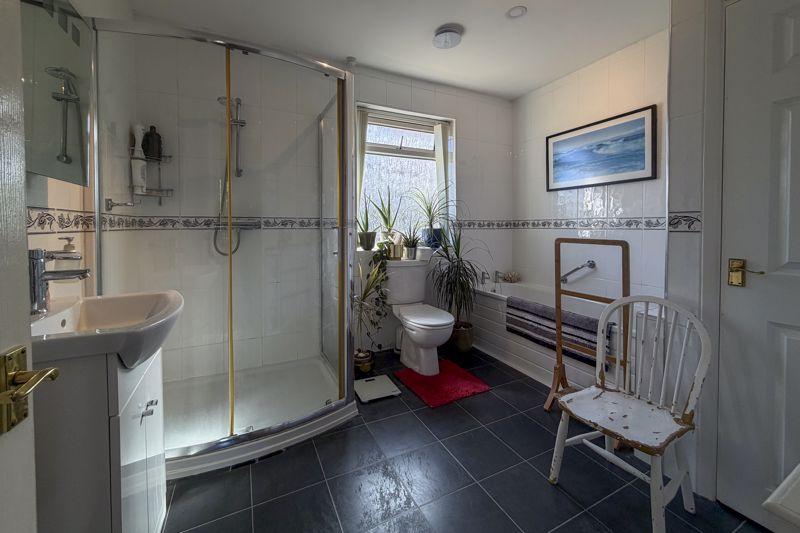 Family Bath/Shower