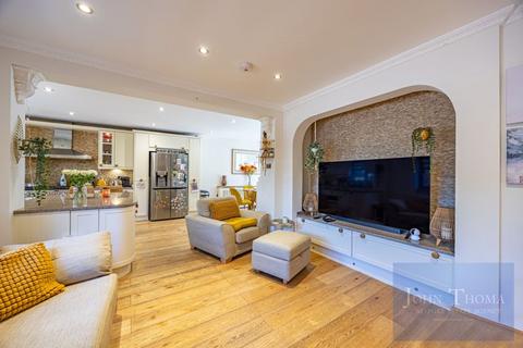 undefined, Lambourne Road, Chigwell IG7