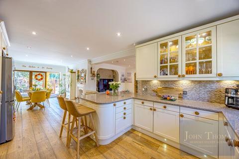undefined, Lambourne Road, Chigwell IG7