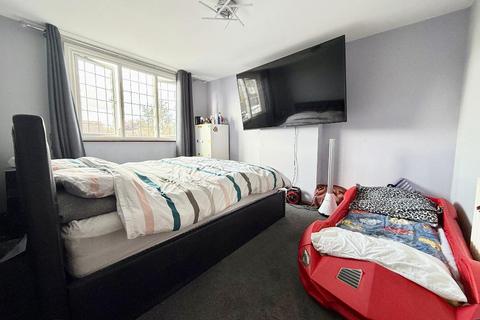 3 bedroom semi-detached house for sale, Turnpike Drive, Warden Hills, Luton, Bedfordshire, LU3 3RG