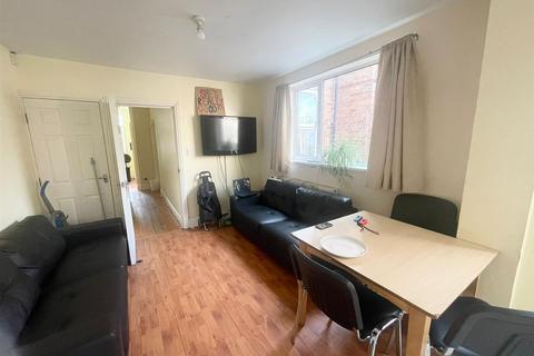 6 bedroom terraced house to rent, *£120pppw excl bills* Kimbolton Avenue , Lenton, NG7 1PT - UON