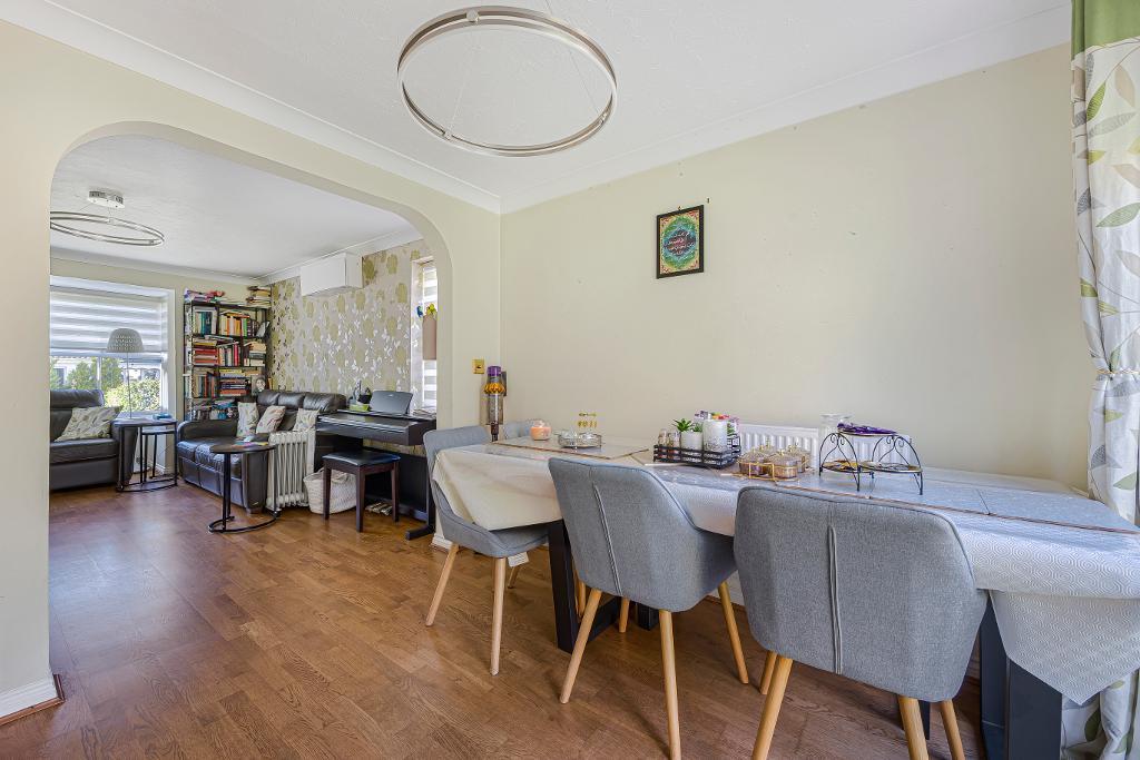 Open plan lounge/dining room