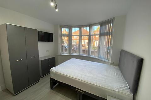 undefined, * £125pppw excl bills * Queens Road East , Nottingham NG9 2FF
