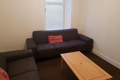 3 bedroom flat to rent, Strathmartine Road, Strathmartine DD3