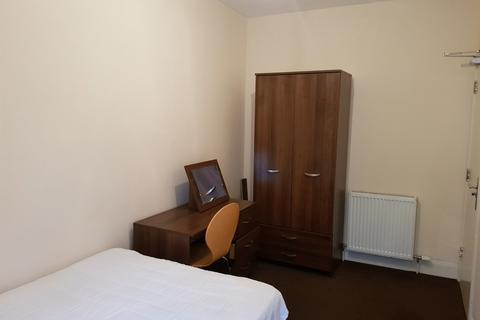 3 bedroom flat to rent, Strathmartine Road, Strathmartine DD3