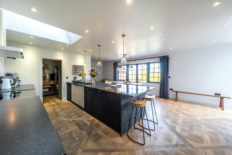 4 bedroom detached house for sale, Toddington Road, Tebworth, Leighton Buzzard, Bedfordshire, LU7