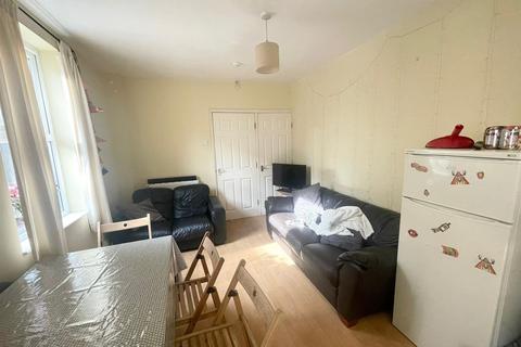 5 bedroom semi-detached house to rent, *£110pppw excl bills* Teversal Avenue, Lenton, NG7 1PX
