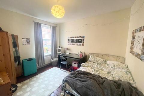 5 bedroom semi-detached house to rent, *£110pppw excl bills* Teversal Avenue, Lenton, NG7 1PX