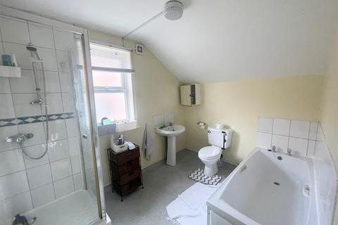 5 bedroom semi-detached house to rent, *£110pppw excl bills* Teversal Avenue, Lenton, NG7 1PX