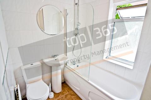 6 bedroom semi-detached house to rent, *£120pppw Excluding Bills* Welby Avenue, Lenton, NG7 1QL