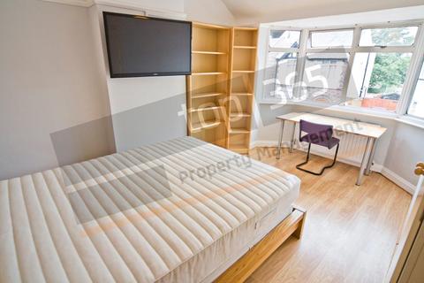 6 bedroom semi-detached house to rent, *£120pppw Excluding Bills* Welby Avenue, Lenton, NG7 1QL