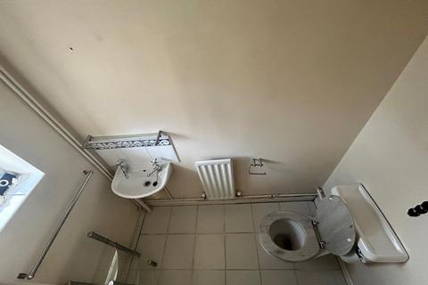 3 bedroom semi-detached house to rent, Shipley Drive, Abbeymeads