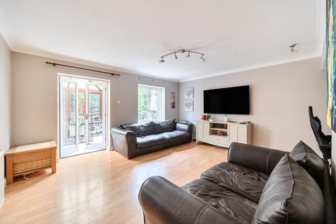 undefined, Mistys Field, Walton-on-Thames, Surrey