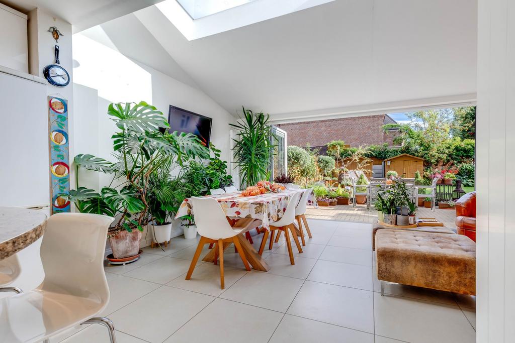 Rear Open Plan Living Space - leading out to garde