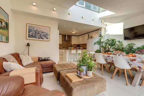 4 bedroom semi-detached house for sale, Latchmere Close, Richmond