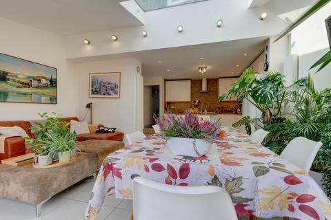4 bedroom semi-detached house for sale, Latchmere Close, Richmond