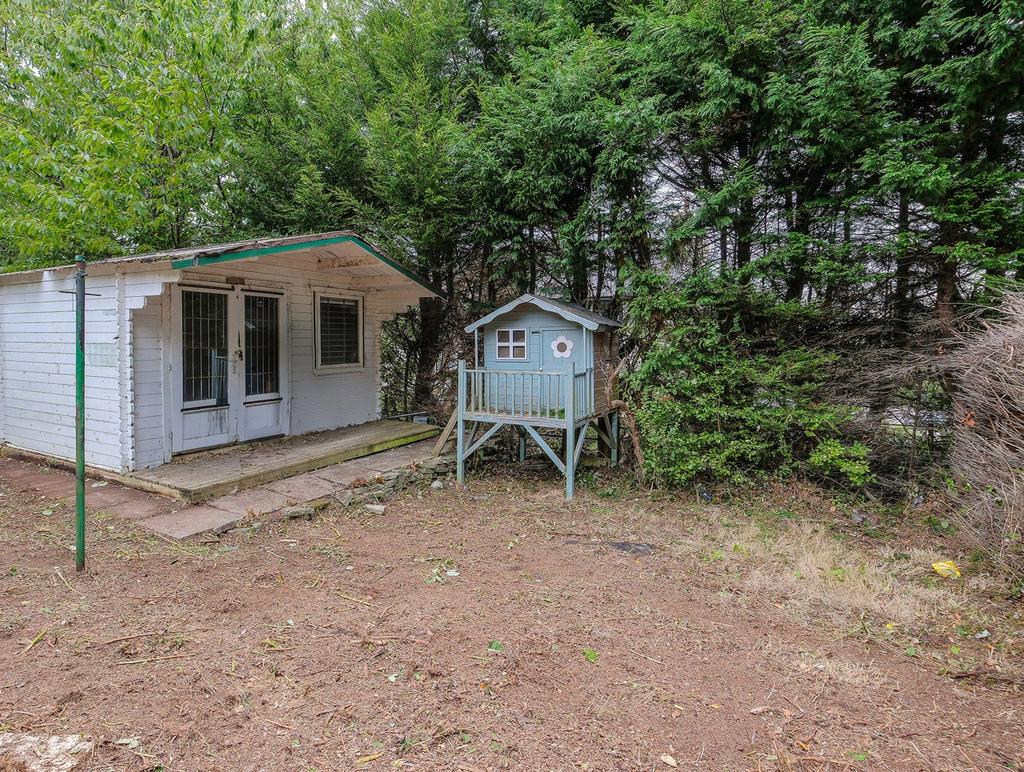 Private garden with summer house
