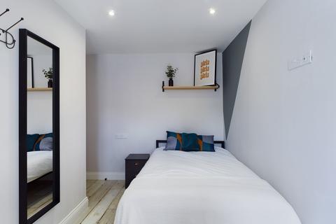 1 bedroom in a house share to rent, Well Meadow Drive, Sheffield S3