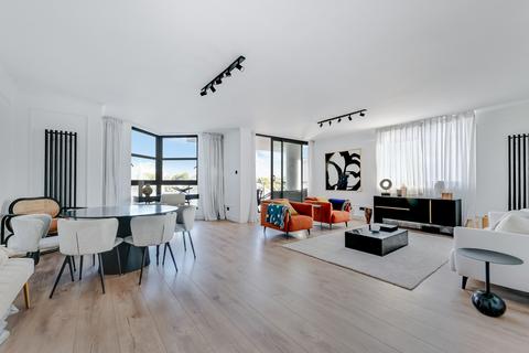 3 bedroom flat to rent, Waterside Point, SW11