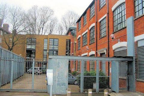 Office to rent, Carysfort Rd London N16 9AE