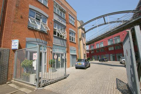 Office to rent, Carysfort Rd London N16 9AE