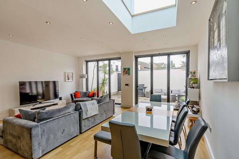 undefined, Garratt Lane, Earlsfield, Wandsworth