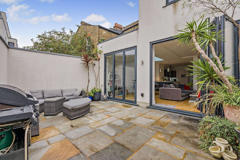 undefined, Garratt Lane, Earlsfield, Wandsworth