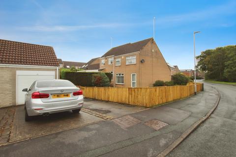3 bedroom townhouse for sale, Woodcross, Leeds, LS27